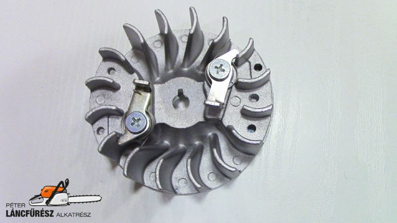 Husqvarna 136 137 142 lendkerék, 2 mágneses, acél ékes, ék nélkül (retesz cikkszáma KAMA-43-1001)